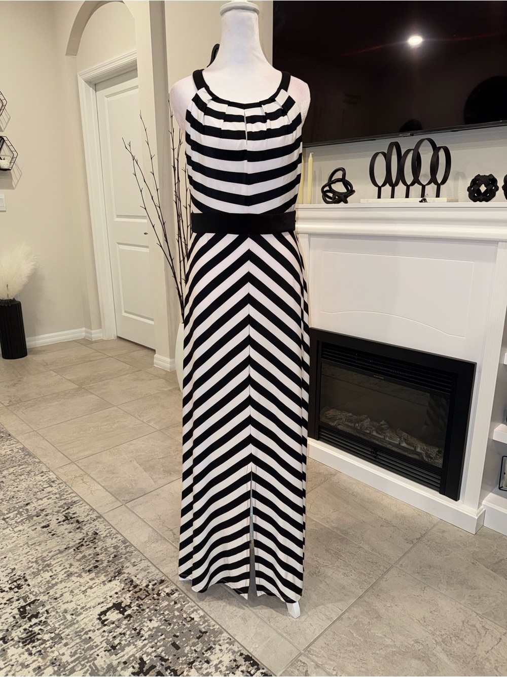Sandra Darren Black & White Chevron Maxi Dress Size 8